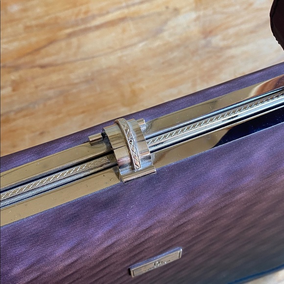 🤍 D Collection Elegant Structured Handbag - Picture 5 of 10